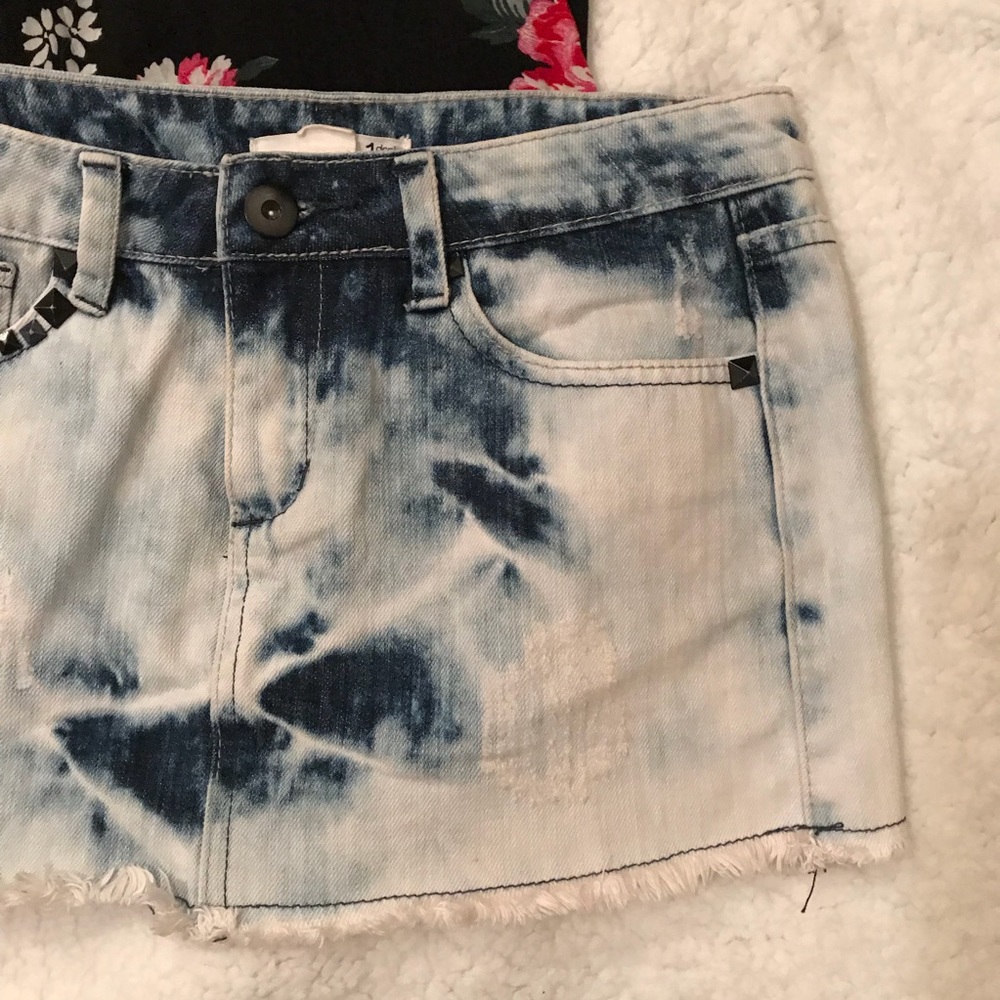 ๐ด4 for 25๐ด 2.1 Denim Destroyed Mini - Picture 5 of 8
